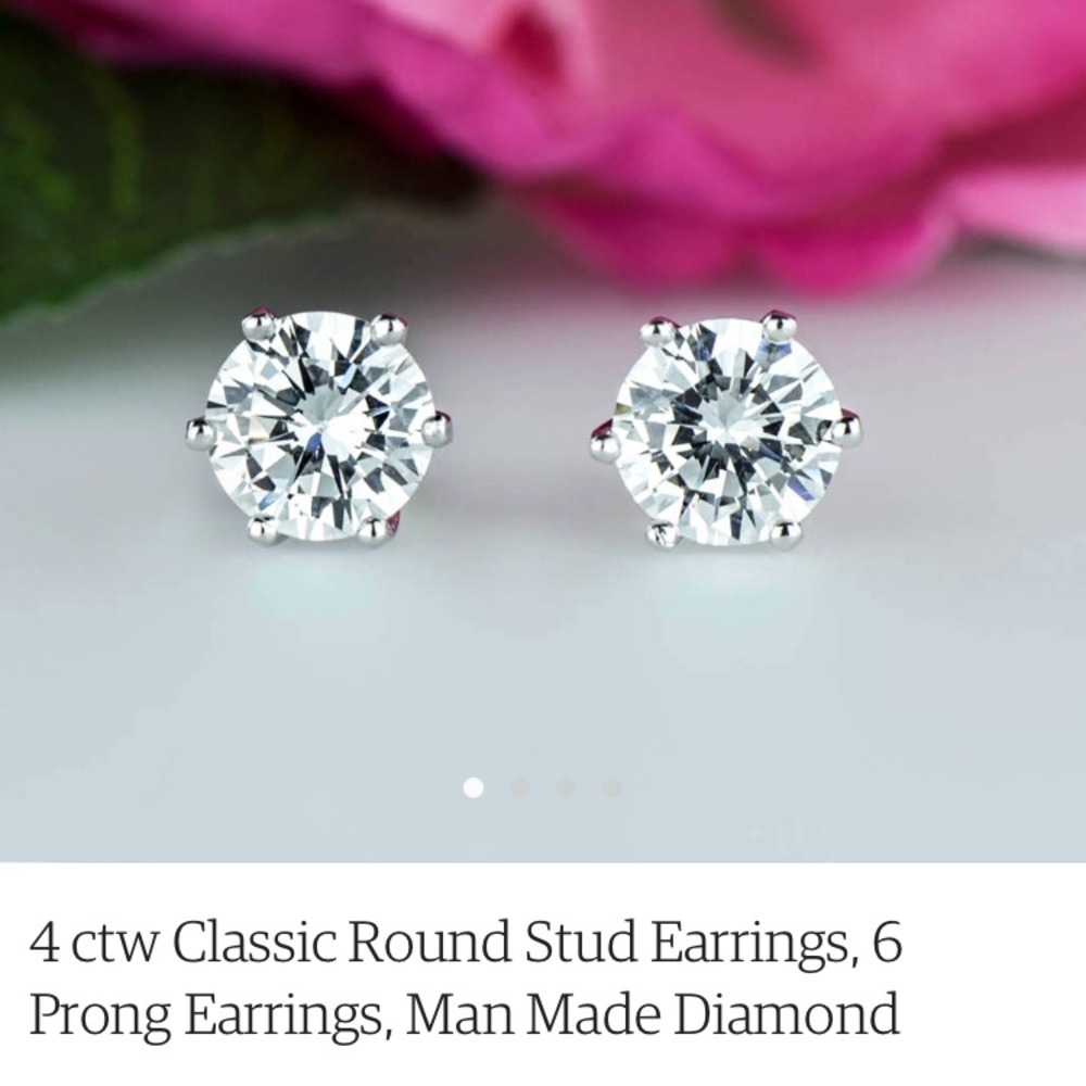 Brand new! Never worn! 4ct stud earrings